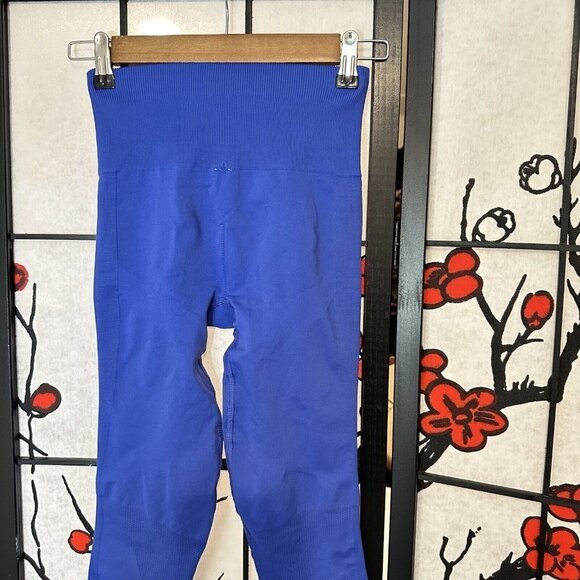 Lululemon ZONE IN TIGHT Blue High Waist Compression Crop Leggings Size 2 - Picture 7 of 8